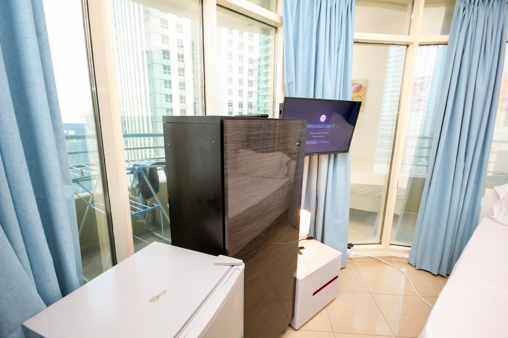 Nice Single Rooms For "Girls" Only In Dubai, Marina מראה חיצוני תמונה