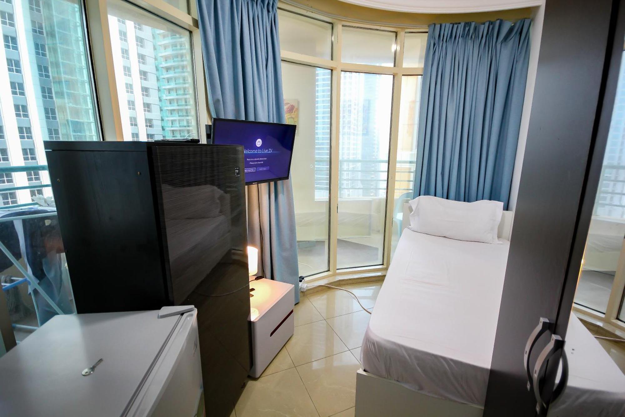 Nice Single Rooms For "Girls" Only In Dubai, Marina מראה חיצוני תמונה