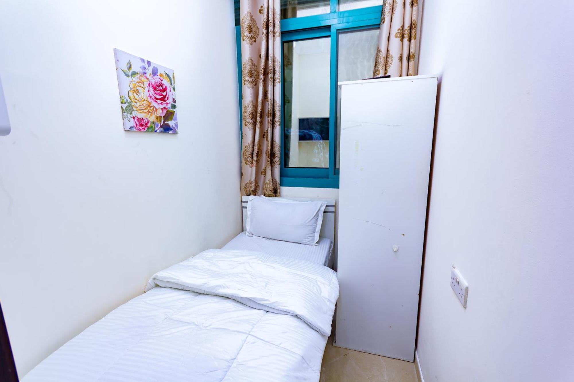 Nice Single Rooms For "Girls" Only In Dubai, Marina מראה חיצוני תמונה