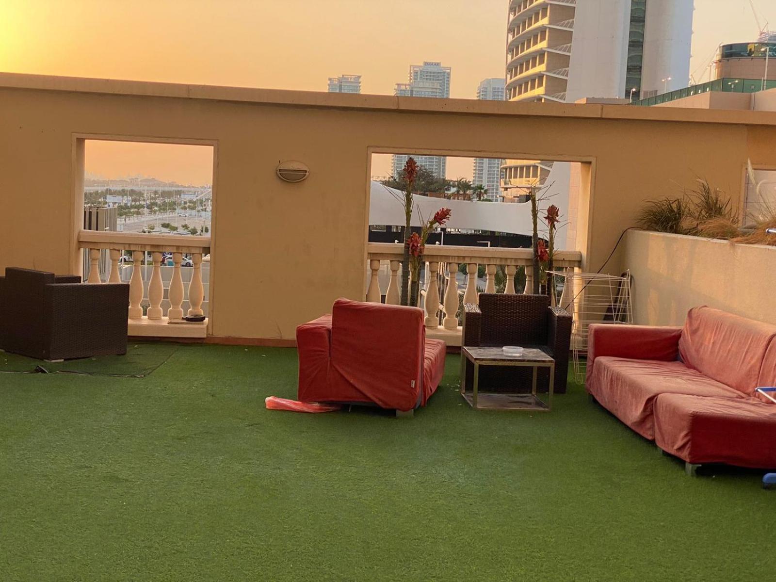 Nice Single Rooms For "Girls" Only In Dubai, Marina מראה חיצוני תמונה