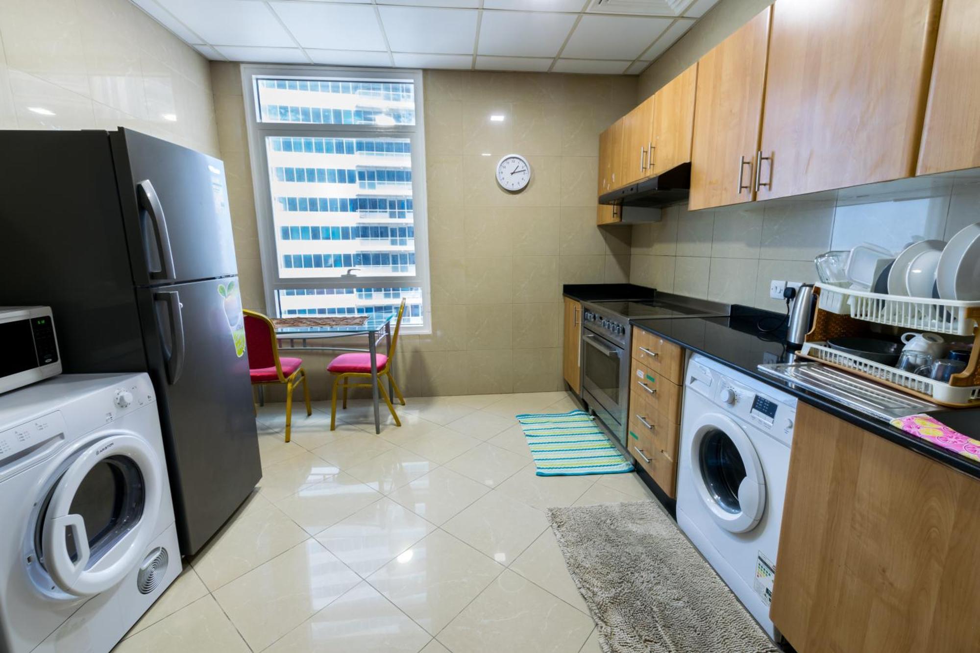 Nice Single Rooms For "Girls" Only In Dubai, Marina מראה חיצוני תמונה