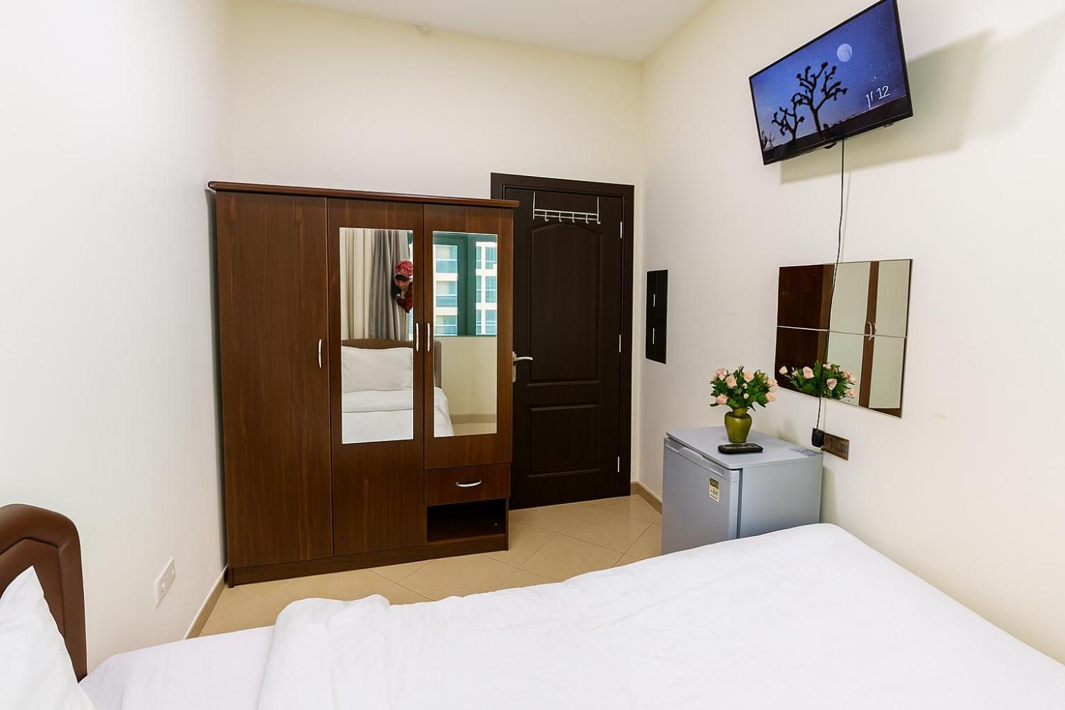Nice Single Rooms For "Girls" Only In Dubai, Marina מראה חיצוני תמונה