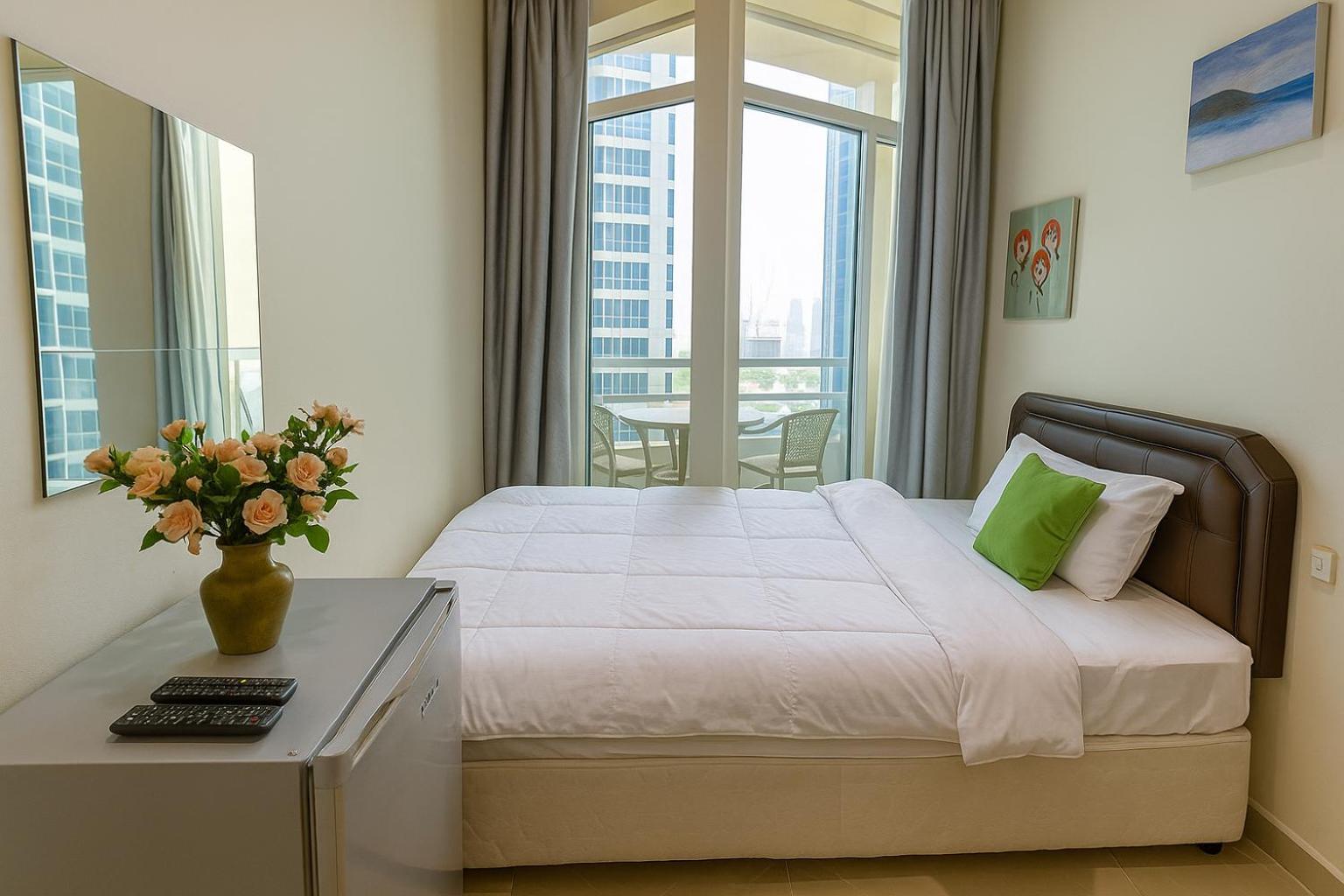 Nice Single Rooms For "Girls" Only In Dubai, Marina מראה חיצוני תמונה