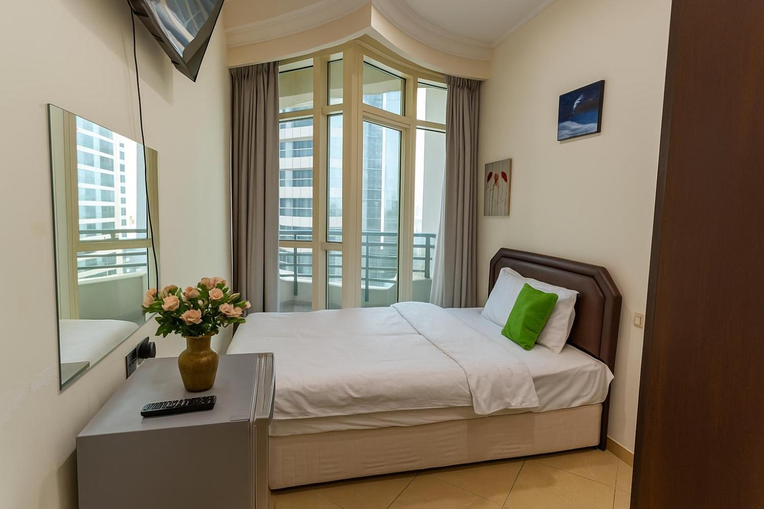 Nice Single Rooms For "Girls" Only In Dubai, Marina מראה חיצוני תמונה