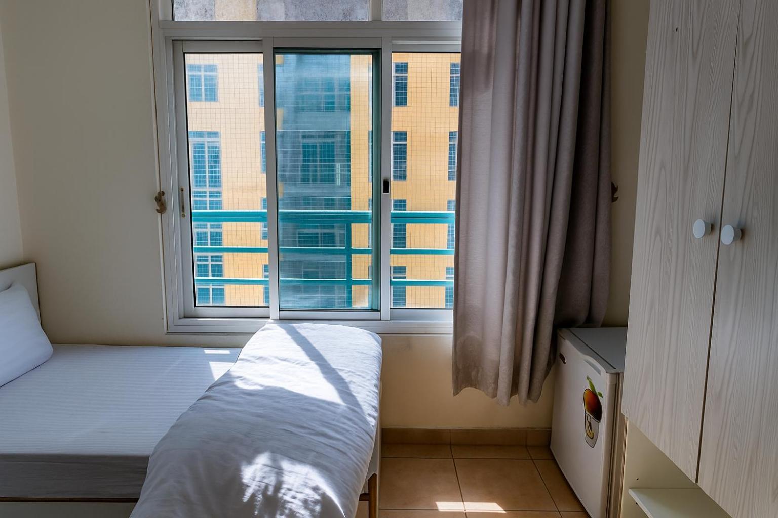 Nice Single Rooms For "Girls" Only In Dubai, Marina מראה חיצוני תמונה