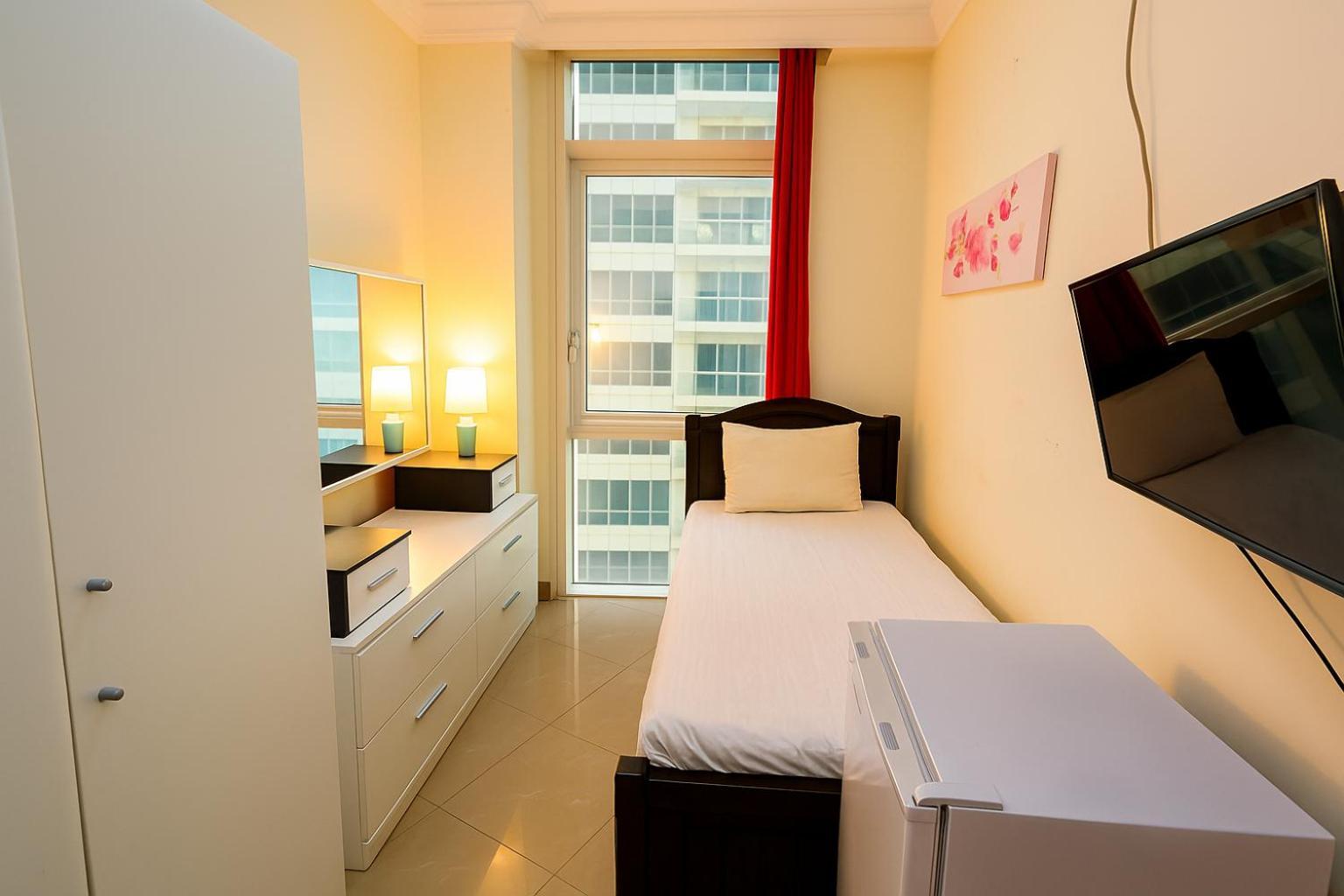 Nice Single Rooms For "Girls" Only In Dubai, Marina מראה חיצוני תמונה