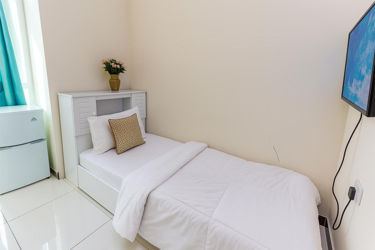 Nice Single Rooms For "Girls" Only In Dubai, Marina מראה חיצוני תמונה