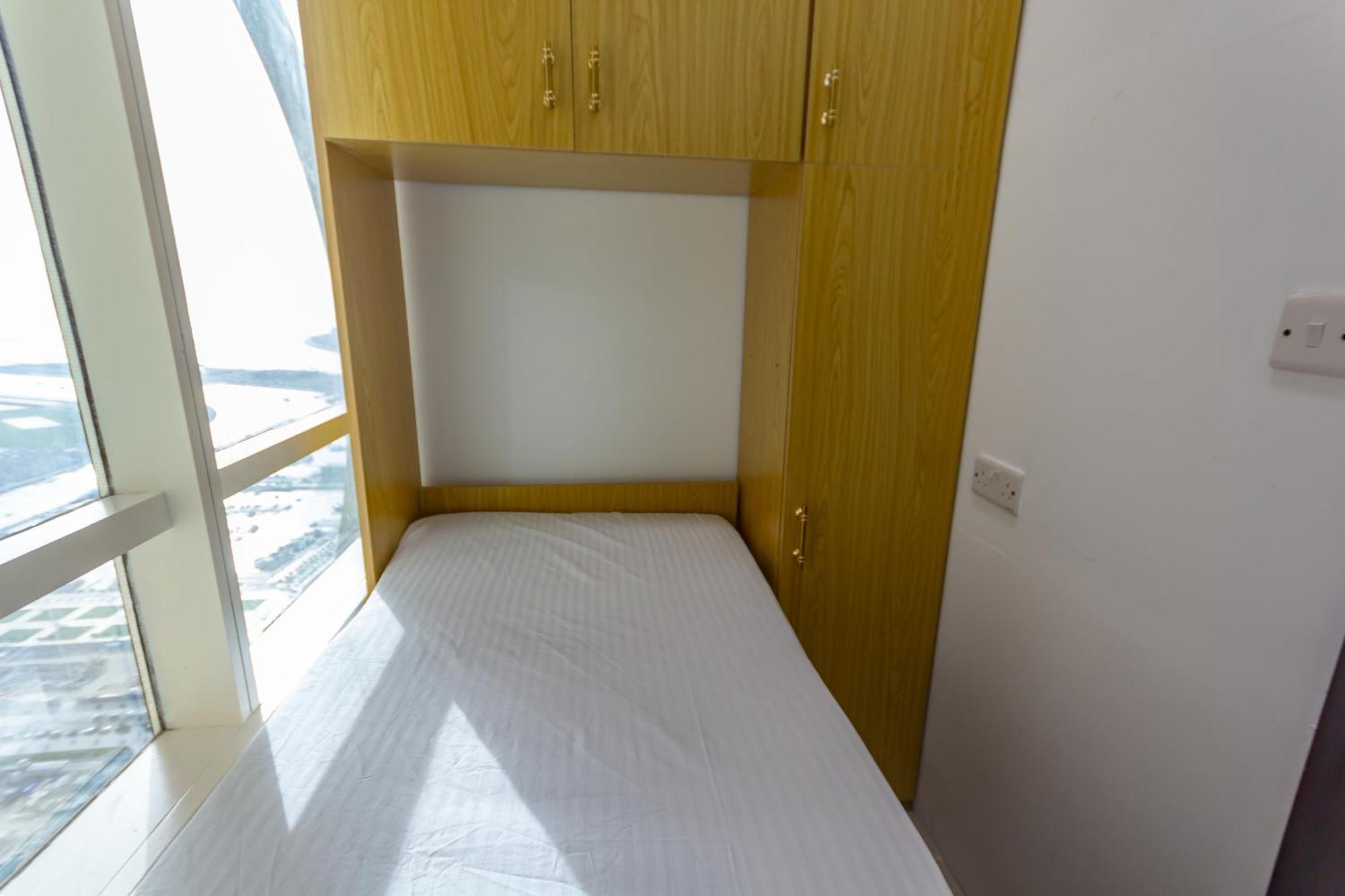 Nice Single Rooms For "Girls" Only In Dubai, Marina מראה חיצוני תמונה